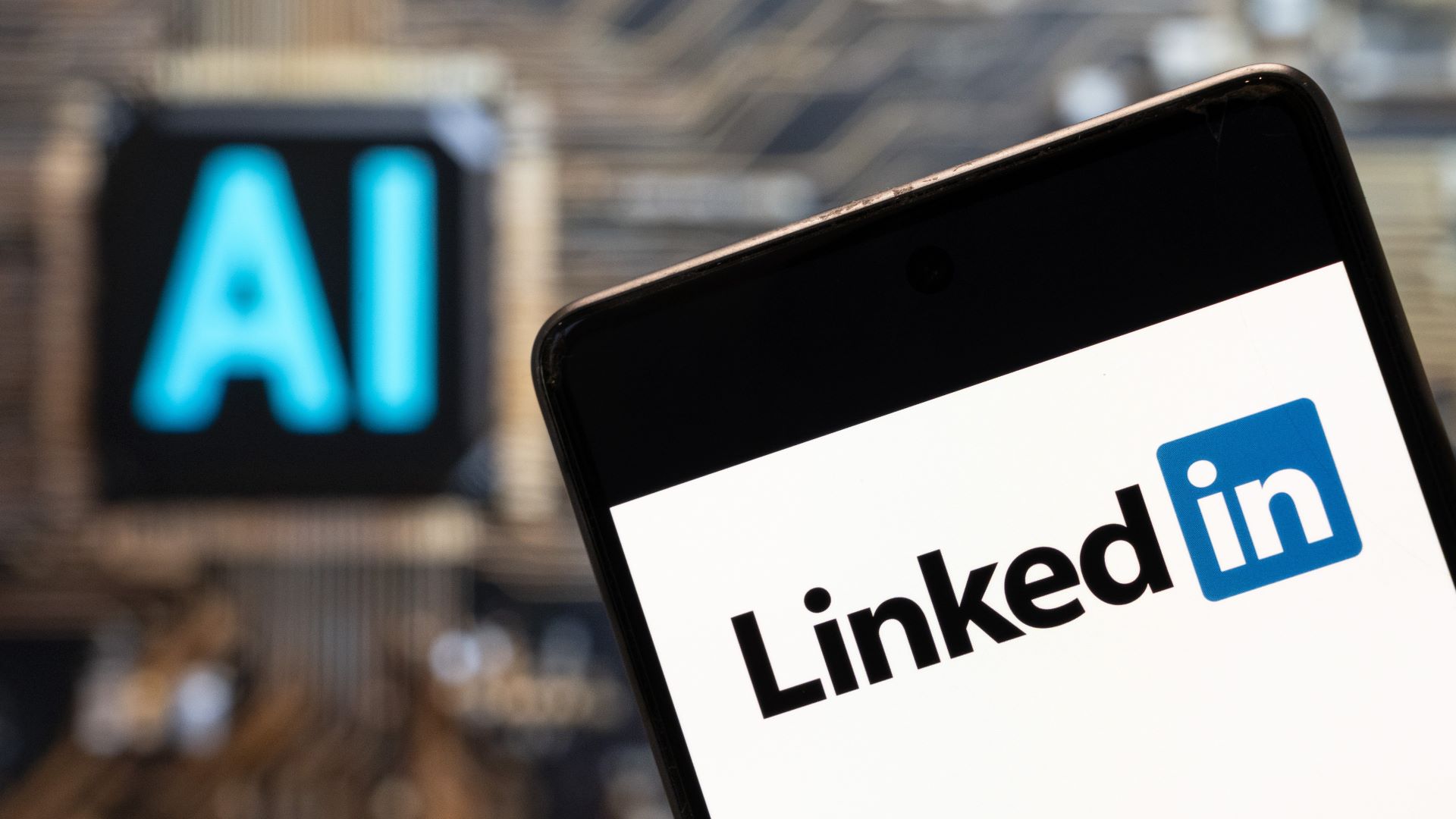 6 Picks for the Best AI Tool for LinkedIn Photos: Profile Generators Compared